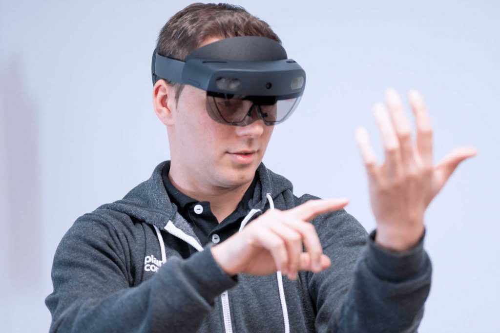 Man wearing Microsoft HoloLens 2 setting up manual eye configuration 